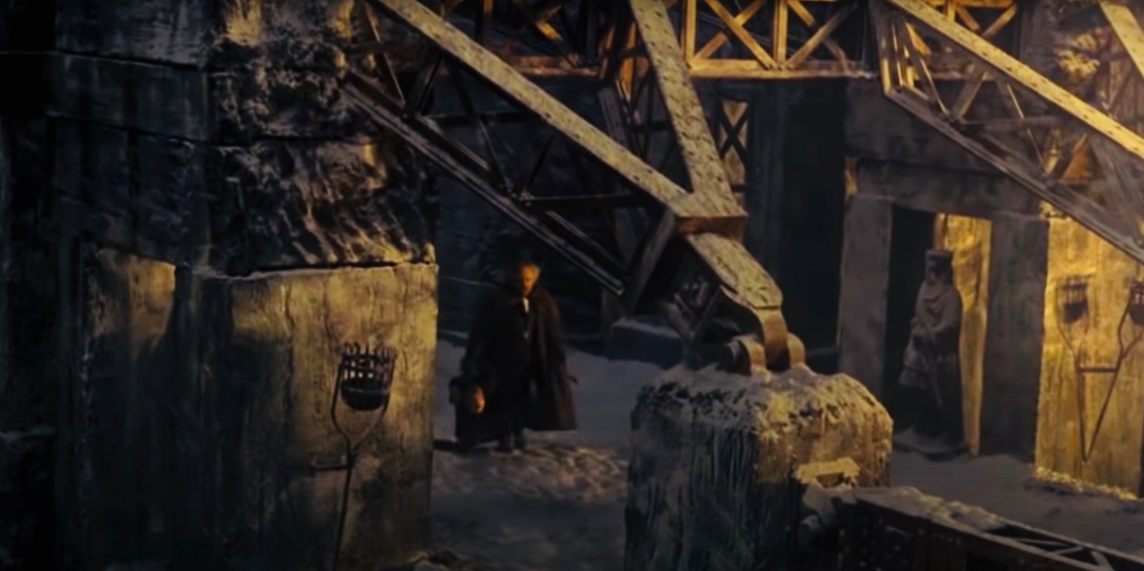 Bram Stoker’s Dracula (1992) - A Miniature Castle Support Pillar